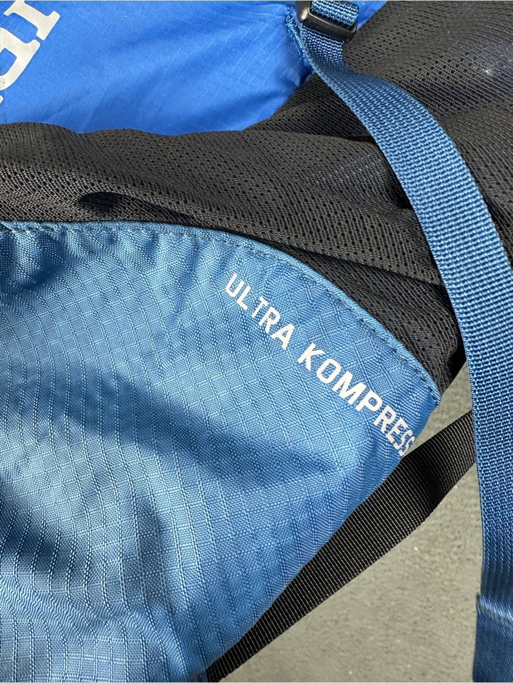 Marmot Ultra Kompressor Blue Black Ripstop Hiking Daypack Backpack 24960 - Picture 7 of 7